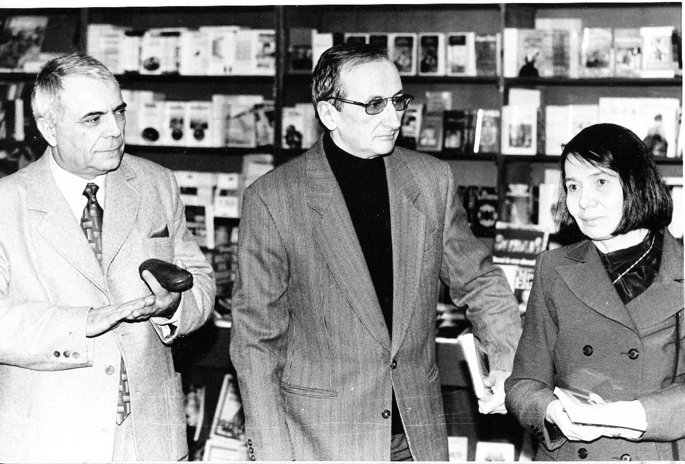 15_cu_mano_si_martin-page-001